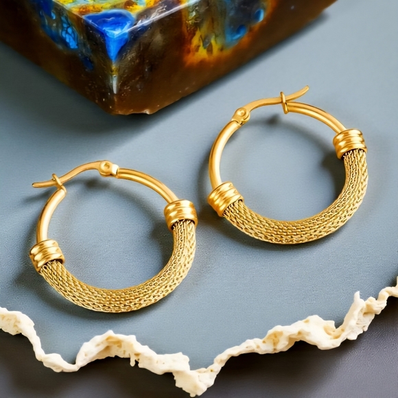 🆕️Chic Elegance: 18K Gold Plated Stainless Steel Mesh Trendy Hoop Earrings - Picture 1 of 13